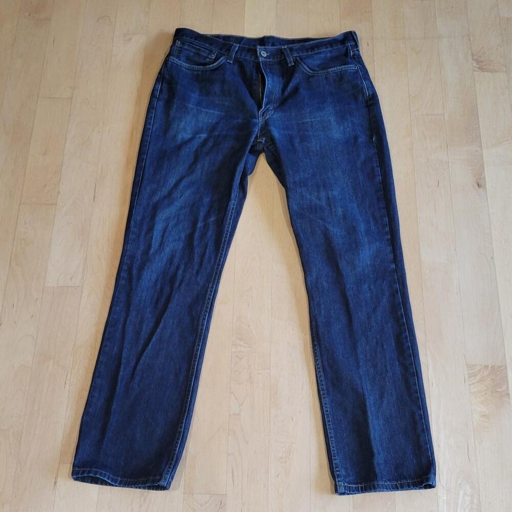 Levi Jeans 514 mens dark wash straight leg Size 36 x 34 Excellent Condition